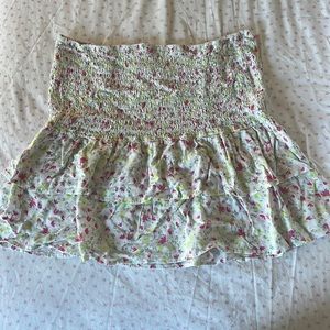 this cute XL wild fable floral skirt is so cute. Pet & smoke free  home.’